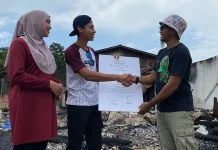 Courageous couple who saved two boys from burning shophouse wins NPC-Macrokiosk Muhibbah Award