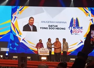 NPC advisor Yong Soo Heong dedicates HAWANA 2025 award to fraternity Datuk Yong Soo Heong receiving the HAWANA 2025 Award from Prime Minister Datuk Seri Anwar Ibrahim on June 14, 2025 at World Trade Centre in Kuala Lumpur.