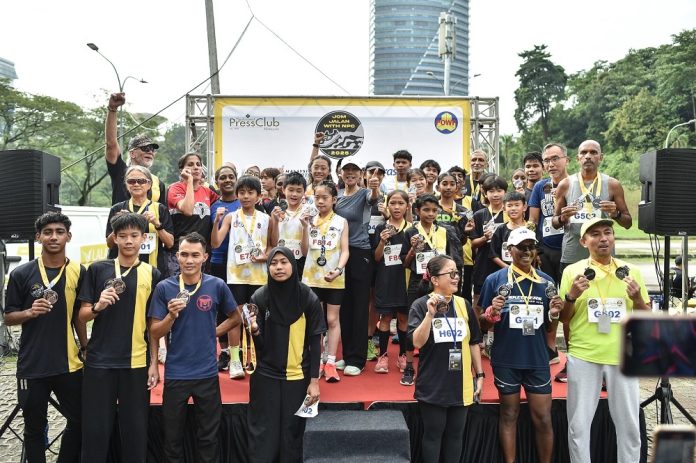 JJwNPC2025a Winners of various categories gather for a photo opportunity at Jom Jalan with NPC 2025 in Padang Merbok, KL.