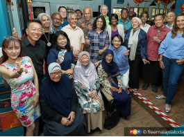 Voices behind Radio Malaysia’s Rangkaian Biru reunite at NPC Thirty voices who once filled Malaysia’s living rooms with music, manners and meaning reunited on Feb 14 — and for one day, Radio Malaysia’s Blue Network lived again.