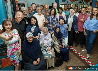 Voices behind Radio Malaysia’s Rangkaian Biru reunite at NPC Thirty voices who once filled Malaysia’s living rooms with music, manners and meaning reunited on Feb 14 — and for one day, Radio Malaysia’s Blue Network lived again.